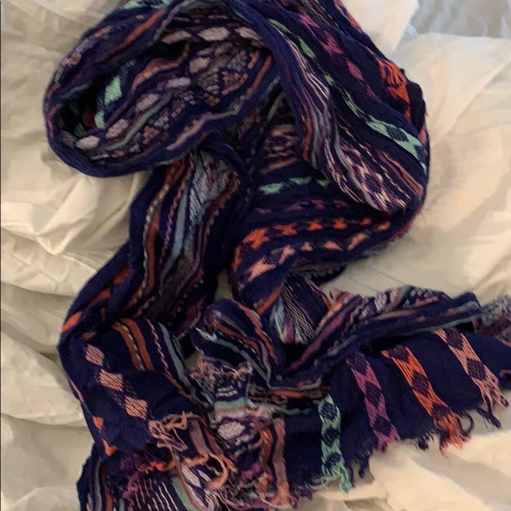 🛍 Scarf - Picture 1 of 2